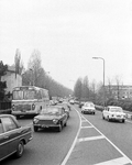 854976 Afbeelding van het autoverkeer op de Ds. Martin Luther Kinglaan te Utrecht, vanaf het 24 Oktoberplein.